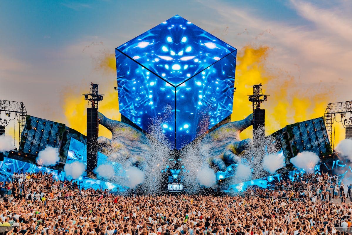 Artist Desk Worker at Mysteryland 2024